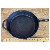 Lodge cast iron skillet