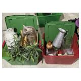 Red and green totes with home dï¿½cor