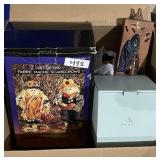 Box of Halloween dï¿½cor