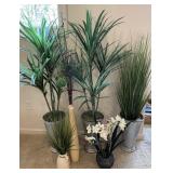 6 decorative pots with faux greenery