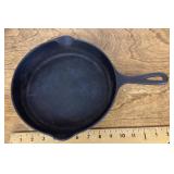 Cast-iron #7 skillet with double pour spouts