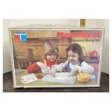 Childrenï¿½s Tupperware Mini-Mix-It mixing set