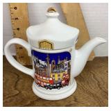 Wade teapot --London Life
