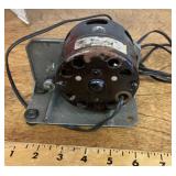 Small electric motor --works