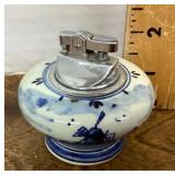 Delft table lighter