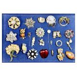Group of costume jewelry brooches