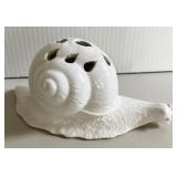 Mottahedeh snail flower frog
