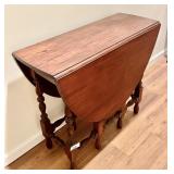 Antique mahogany drop leaf gate-leg table