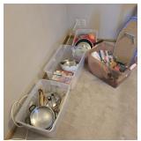 4 totes of kitchenware