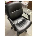Swivel office chair