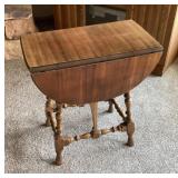Drop leaf table