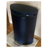 Step-on kitchen trash can