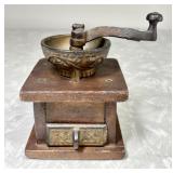 Miniature 2-1/2" square coffee grinder --works