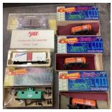 6 HO train cars