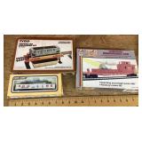 3 NEW HO operating cars