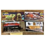 2 Athearn unused train cars