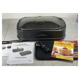 Electric tabletop smokeless grill --nearly new