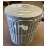 Metal trash can with lid