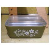 Pyrex Crazy Daisy refrigerator dish with lid