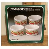 Set of 4 strawberry bakeware