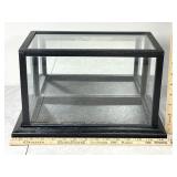 Glass panel display box with mirrored back