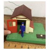 Lionel crossing guard shack