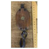 Block and tackle pulley