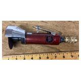 Pneumatic cut off tool