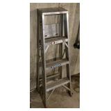 Werner 4' aluminum step ladder