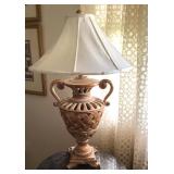 Urn table lamp