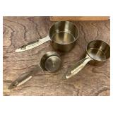 Set of measuring cups