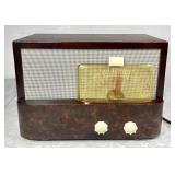 Vintage 1947 Emerson 541 tube radio --works