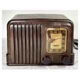RCA Victor Art Deco Bakelite tube radio --works