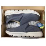 NEW Skechers GOWalk Evolution sneakers Size 14