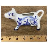 Delft blue cow creamer