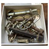 Box of hitchpins