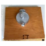 Hamburger press mounted on board