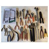 24 nearly NEW assorted hand tools