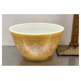 Pyrex 401 Butterfly Gold bowl