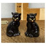 Ceramic cat salt and pepper shakers