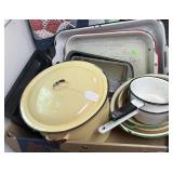 Flat of assorted enamelware and baking pans