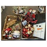 2 large flats of Christmas dï¿½cor