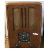 1930s Zenith tube radio 17" tall