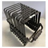 Folding accordion magazine rack