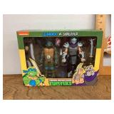 Leonardo vs Shredder Ninja Turtle figures --sealed