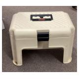 Rubbermaid storage step stool
