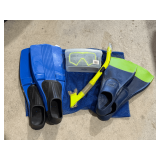 Snorkle Set - (2) Pairs of Fins, Goggles, Snorkel in Mesh Bag