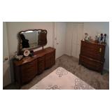 Style Mark Vintage Bedroom Furniture Set with Dresser, Mirror and Chest of Drawers