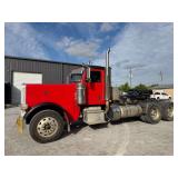 Peterbilt Tandem Axle Day Cab Tractor Truck