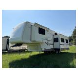 Mountaineer 5th-Wheel Tandem-Axle Camper